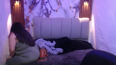 chloe_smith5 online show from 11/25/25, 01:22