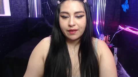 chloe_smith5 online show from 04/15/26, 07:58