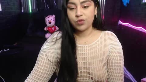 chloe_smith5 online show from 04/25/26, 01:52