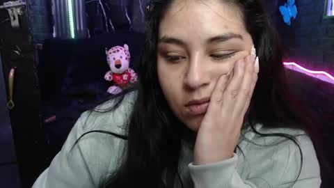 chloe_smith5 online show from 04/28/26, 01:05