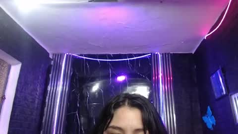 chloe_smith5 online show from 05/05/26, 01:19