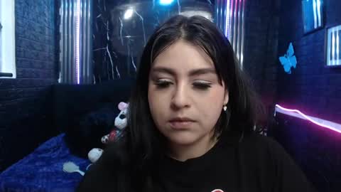 chloe_smith5 online show from 06/11/26, 01:42