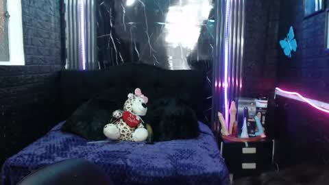 chloe_smith5 online show from 06/23/26, 02:37