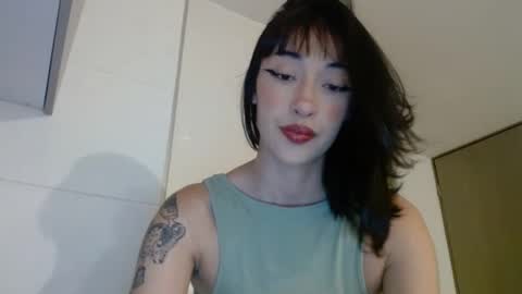 Snapshot of chloe_snoww chatting on 09/16/25, 12:33 cloes online show from 09/16/25, 12:33