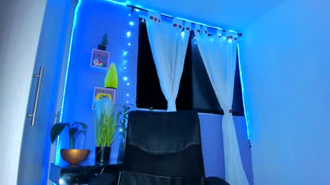 Chloe Miller  online show from 12/28/24, 05:33