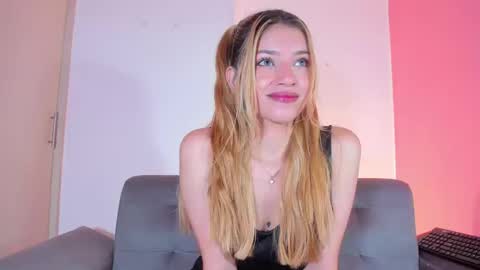 Chloe Miller  online show from 09/24/25, 10:57