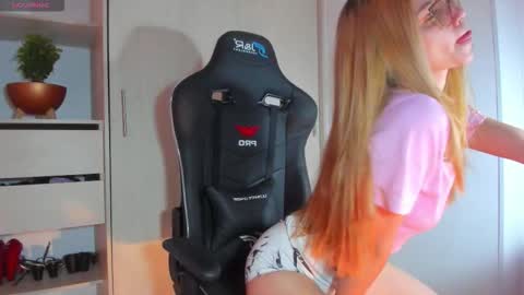 Chloe Miller  online show from 11/05/25, 10:32