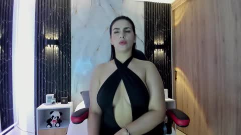 Snapshot of chloe_toms chatting on 10/06/25, 10:45 chloe online show from 10/06/25, 10:45