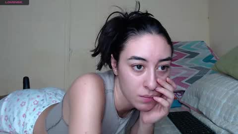 Snapshot of chloe_vahos chatting on 12/26/24, 03:20 Chloe online show from 12/26/24, 03:20