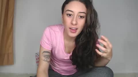 Snapshot of chloe_vahos chatting on 10/06/25, 01:14 Chloe online show from 10/06/25, 01:14