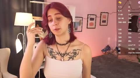 Snapshot of chloe_wewood chatting on 06/13/26, 03:32 Sofia online show from 06/13/26, 03:32