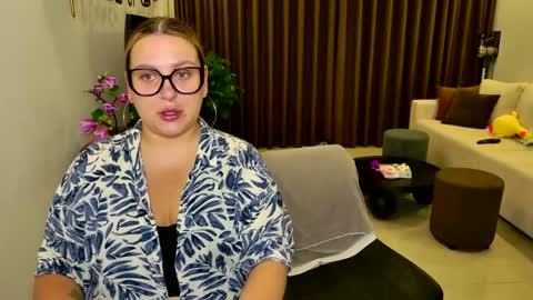 Eva and Sandra online show from 04/15/26, 08:09