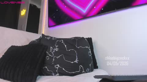 Im Chloe    independent account      online show from 05/05/26, 03:36