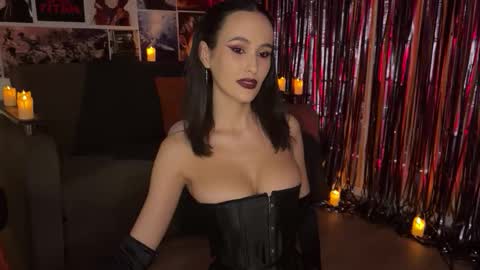 chloe online show from 10/25/25, 10:48