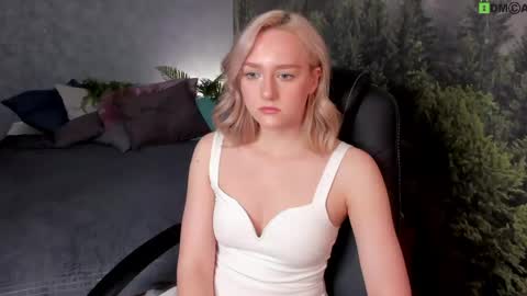 Snapshot of chloedeccker chatting on 05/13/26, 02:20 Chloe Deccker online show from 05/13/26, 02:20