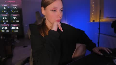 Snapshot of chloegins chatting on 12/10/24, 02:27 chloegins online show from 12/10/24, 02:27