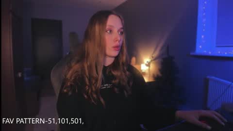 Snapshot of chloegins chatting on 12/16/24, 02:47 chloegins online show from 12/16/24, 02:47