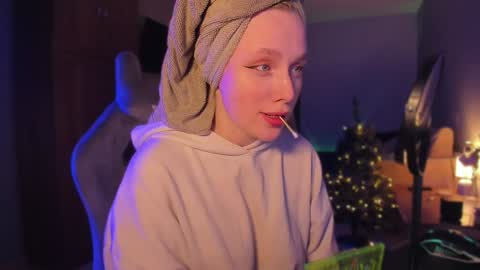 Snapshot of chloegins chatting on 12/28/24, 03:26 chloegins online show from 12/28/24, 03:26