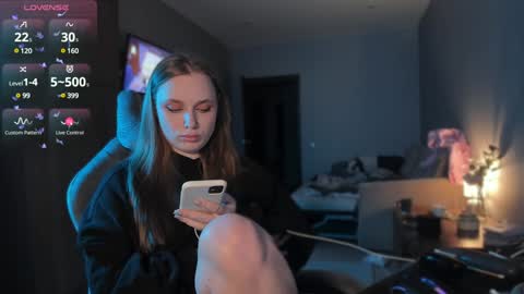 Snapshot of chloegins chatting on 01/10/25, 11:43 chloegins online show from 01/10/25, 11:43