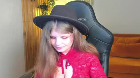 ChloeHalses online show from 05/10/26, 05:07