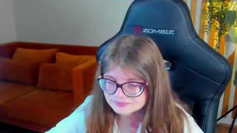 ChloeHalses online show from 06/12/26, 05:12
