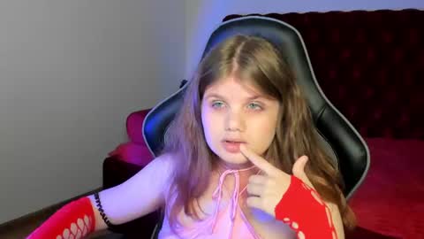 ChloeHalses online show from 06/14/26, 05:04