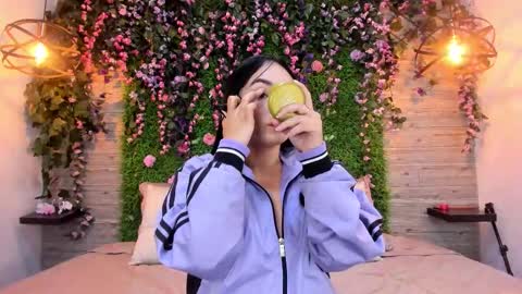 Snapshot of chloeharper1 chatting on 12/17/25, 01:11 Chloe online show from 12/17/25, 01:11