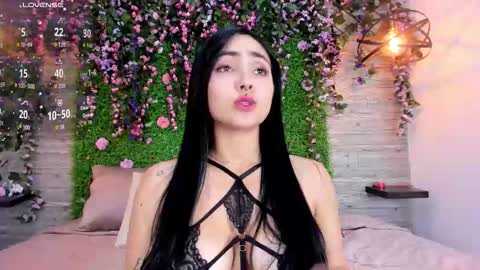 Snapshot of chloeharper1 chatting on 12/23/25, 08:45 Chloe online show from 12/23/25, 08:45