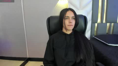  Chloe Harper  online show from 04/28/26, 11:37