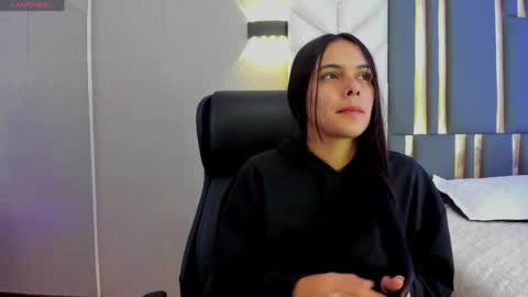  Chloe Harper  online show from 05/01/26, 11:59