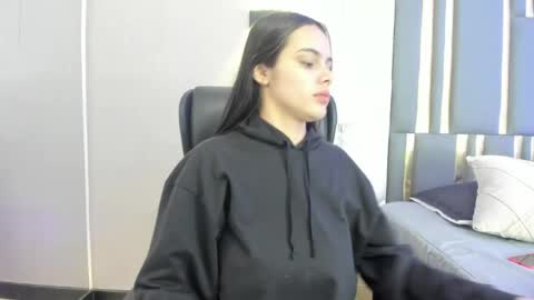  Chloe Harper  online show from 05/06/26, 11:37