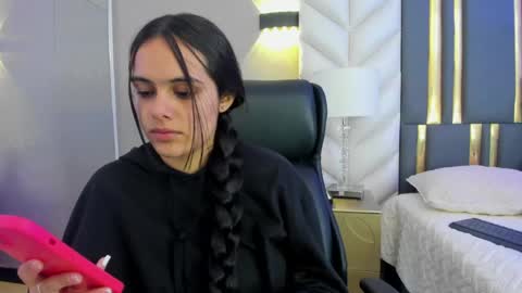  Chloe Harper  online show from 05/13/26, 11:51
