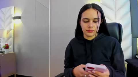  Chloe Harper  online show from 06/22/26, 11:40