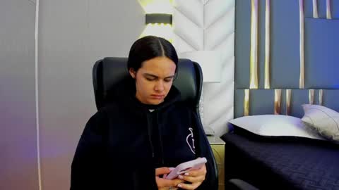  Chloe Harper  online show from 06/23/26, 11:52