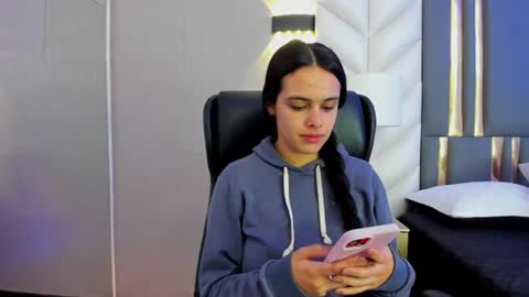  Chloe Harper  online show from 06/25/26, 11:48