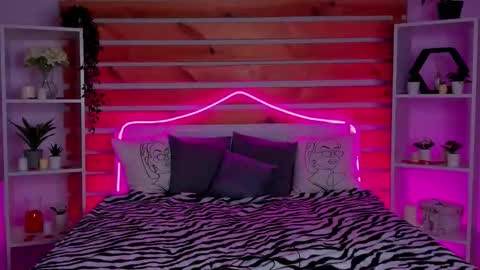 Chloe online show from 12/04/25, 01:15