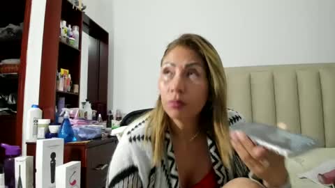 chloemiller   online show from 03/06/25, 03:57