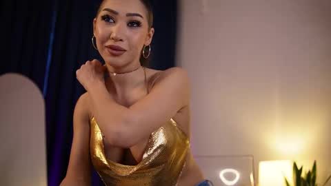 chloemin_ online show from 11/18/25, 05:12