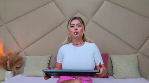 Chloe Vee online show from 10/29/25, 06:26