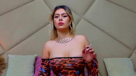 Chloe Vee online show from 12/22/25, 05:48