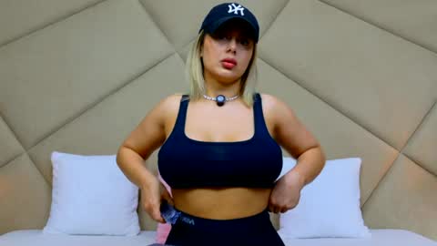 Chloe Vee online show from 04/30/26, 05:03