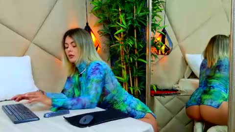Chloe Vee online show from 06/23/26, 05:16