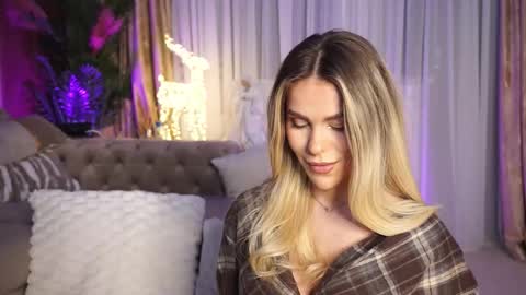 Snapshot of chloevelvetx chatting on 12/03/25, 09:46 Chloe online show from 12/03/25, 09:46