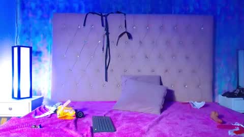 Snapshot of chlooe_zoe chatting on 02/13/25, 12:13 chlooe_zoe online show from 02/13/25, 12:13