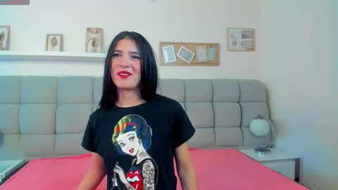 Snapshot of chlooe_zoe chatting on 11/12/25, 07:13 chlooe_zoe online show from 11/12/25, 07:13