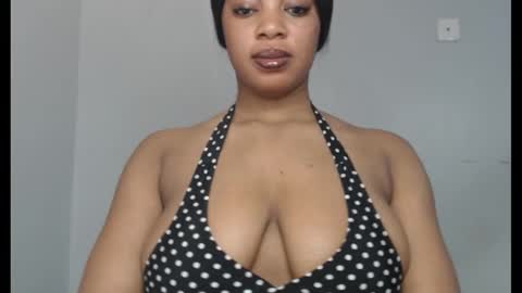 Snapshot of choco_chocox chatting on 09/23/25, 08:39 ESTHER online show from 09/23/25, 08:39