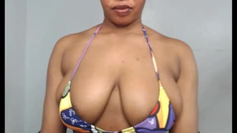 Snapshot of choco_chocox chatting on 10/18/25, 04:19 ESTHER online show from 10/18/25, 04:19