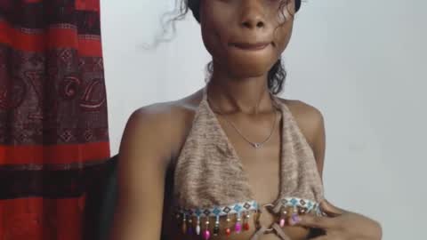 Snapshot of choco_petitqueen chatting on 12/18/24, 10:30 choco_petitqueen online show from 12/18/24, 10:30