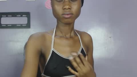 Snapshot of choco_petitqueen chatting on 01/14/25, 06:02 choco_petitqueen online show from 01/14/25, 06:02