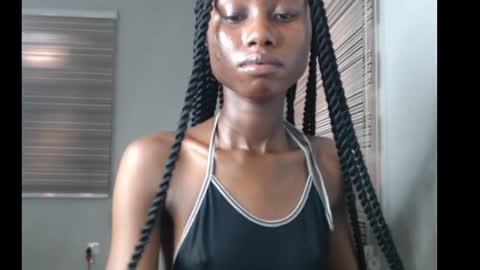 Snapshot of choco_petitqueen chatting on 11/07/25, 07:19 choco_petitqueen online show from 11/07/25, 07:19